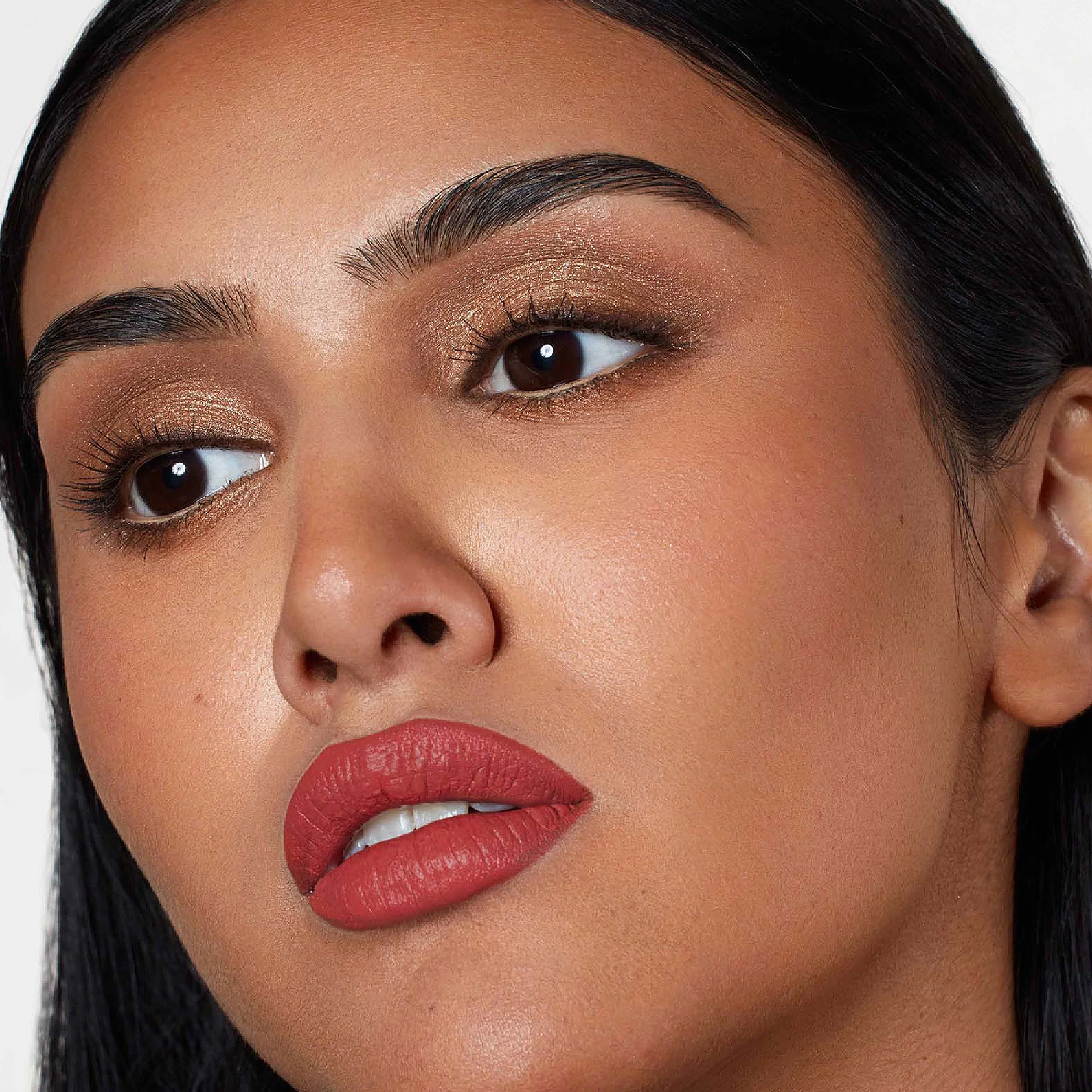 Velvet Love Matte Hyaluronic Long-Lasting Lipstick (Saskia) - Image 4